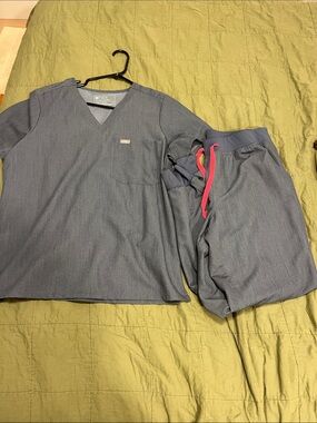 Figs Heather indigo Scrub Set, like new, size L